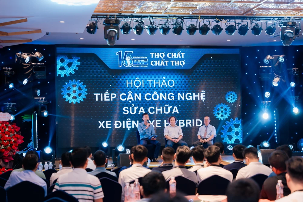 Hội thảo “Tiếp cận công nghệ sửa chữa xe điện – xe Hybrid” đã đem đến góc nhìn tổng quan và hiểu rõ hơn về ô tô điện. Ảnh: PHẠM THỊNH ô tô