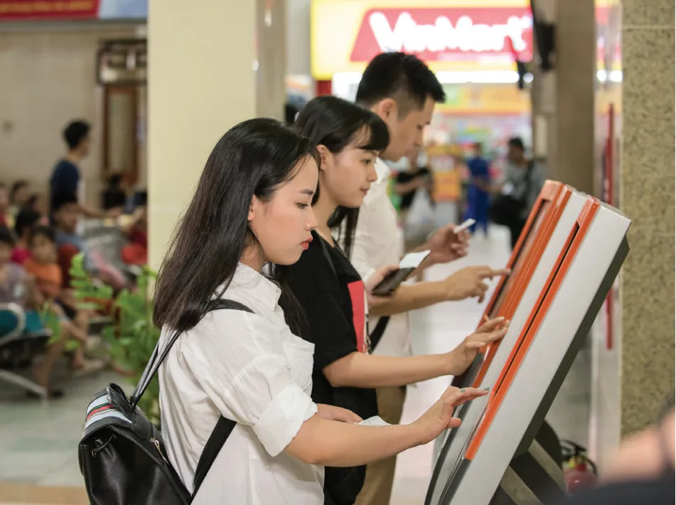 Ngành đường sắt áp dụng hình thức cho hành khách lựa chọn chỗ ngồi trước khi lên tàu. Ảnh: ĐS chon-cho-ngoi.jpeg