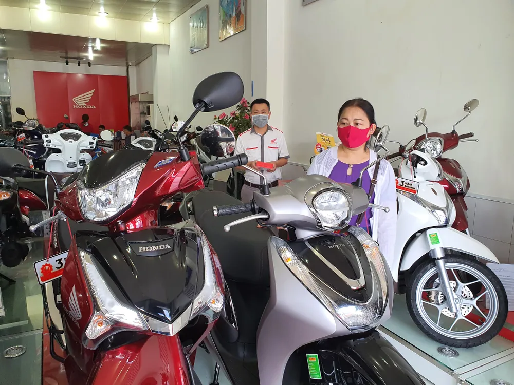 Giá bán các mẫu xe máy có trang bị phanh ABS thường đắt hơn giá xe có phanh CBS. Ảnh: TN sz.jpg