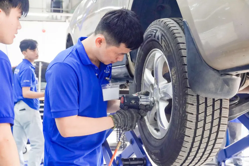 Ngành học ô tô ngắn hạn đang được nhiều bạn trẻ quan tâm. thị trường ô tô