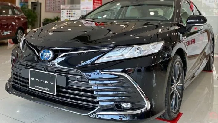 Toyota Camry Hybrid bán được 15 chiếc trong tháng 8-2024. ô tô Hybrid