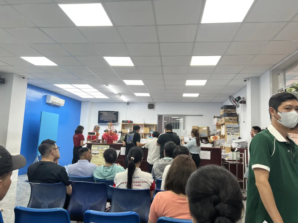 Lượng người dân đến đổi giấy phép lái xe tại TP.HCM trong 9 tháng đầu năm 2024 tăng đột biến. Ảnh: THY NHUNG giấy phép lái xe