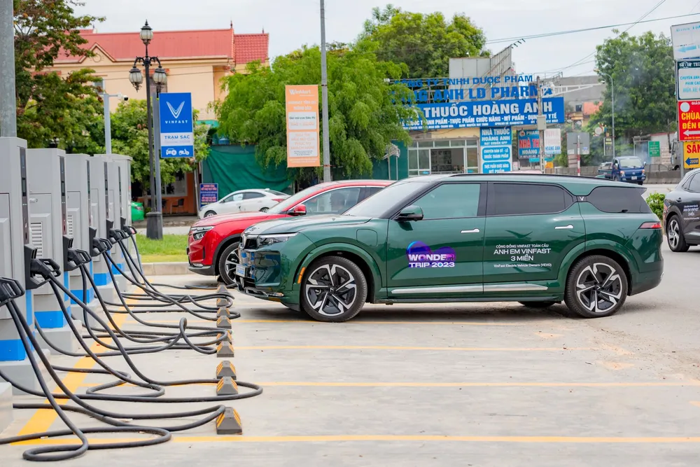 Các chủ cây xăng tư nhân đầu tư vào xây dựng trạm sạc nhượng quyền của V-Green. trạm sạc xe điện