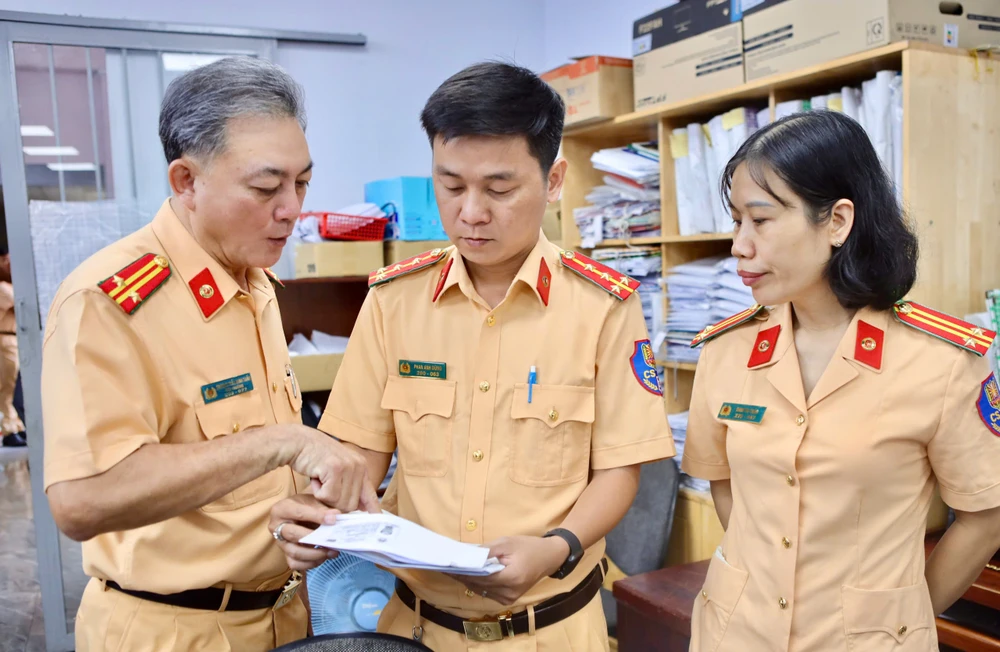 Phòng Cảnh sát Giao thông, Công an TP.HCM thực hiện việc cấp đổi giấy phép lái xe tại TP.HCM. Ảnh: NGUYỆT NHI giay-phep-lai-xe-0-4.jpg