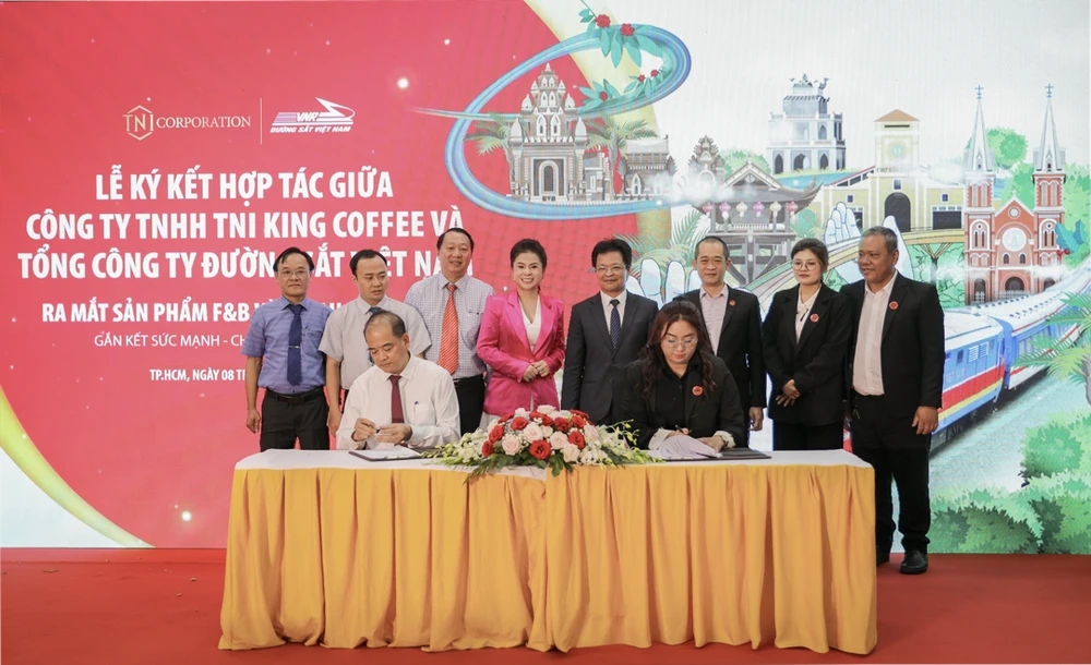 hành khách đi tàu