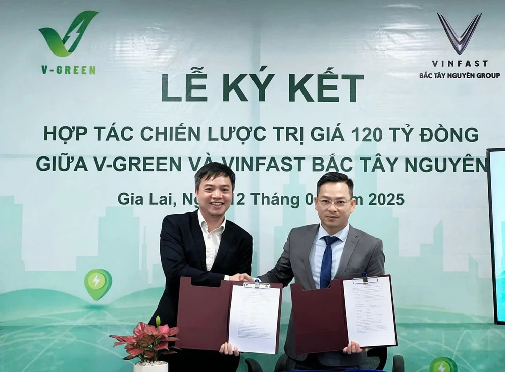Công ty Cổ phần Phát triển Trạm sạc Toàn cầu V-Green vừa ký kết thỏa thuận hợp tác chiến lược với Công ty Cổ phần Ô tô Bắc Tây Nguyên để triển khai lắp đặt 3.000 trụ sạc ô tô điện. ô tô điện VinFast
