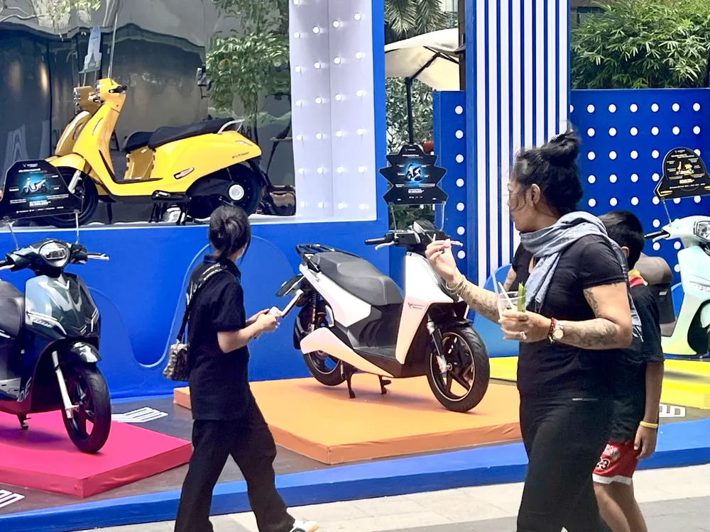 Các chuyên gia cũng đề xuất xây dựng các trạm sạc mà tương thích với nhiều loại xe. Ảnh: TN IMG_9047.jpg