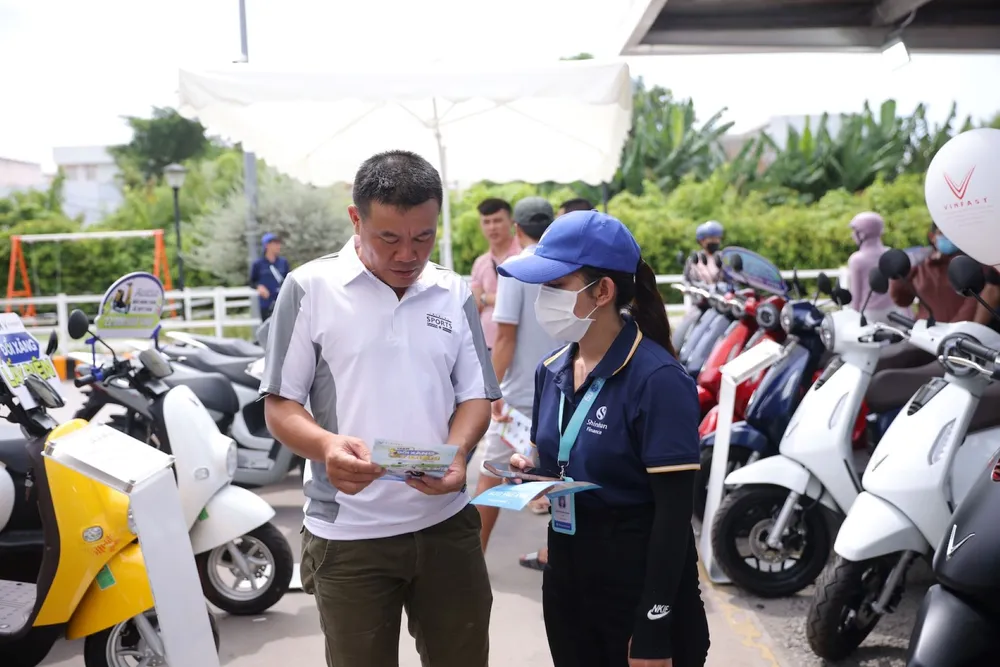 Người dân ba miền hào hứng mang xe máy xăng cũ đi đổi xe điện mới | Báo  Pháp Luật TP. Hồ Chí Minh