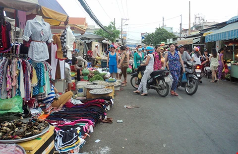 Sắp dời các chợ sỉ, chợ tự phát ra ngoại thành ảnh 1 Sắp dời các chợ sỉ, chợ tự phát ra ngoại thành ảnh 1