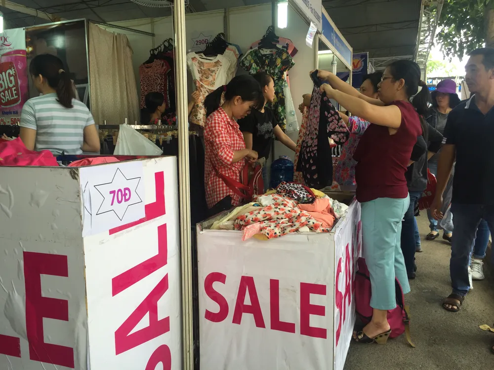 Ngành hàng tiêu dùng bị khiếu nại nhiều nhất ảnh 1