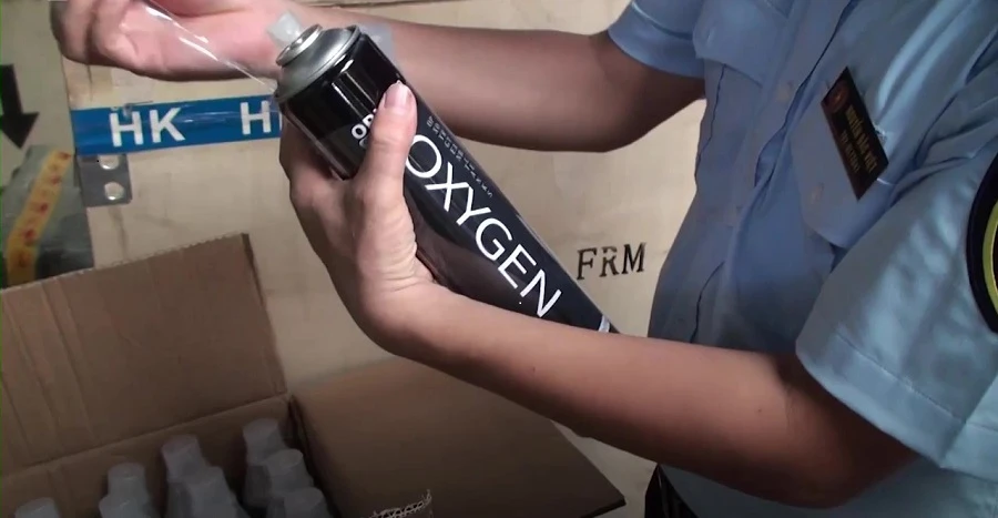 TP.HCM: Phát hiện hơn 13.000 máy tạo oxy, kit xét nghiệm lậu ảnh 1