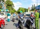 Combo thực phẩm: Có khách muốn mua bơ ngoại, siêu thị bó tay ảnh 2 Khóc ròng vì mỗi công ty chỉ được cấp 1 giấy đi đường
