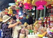 Nhộn nhịp mua đồ cúng ông Táo, một số mặt hàng không có để bán ảnh 6 Người dân sợ dịch, chợ ngày đưa ông Táo về trời yên ắng