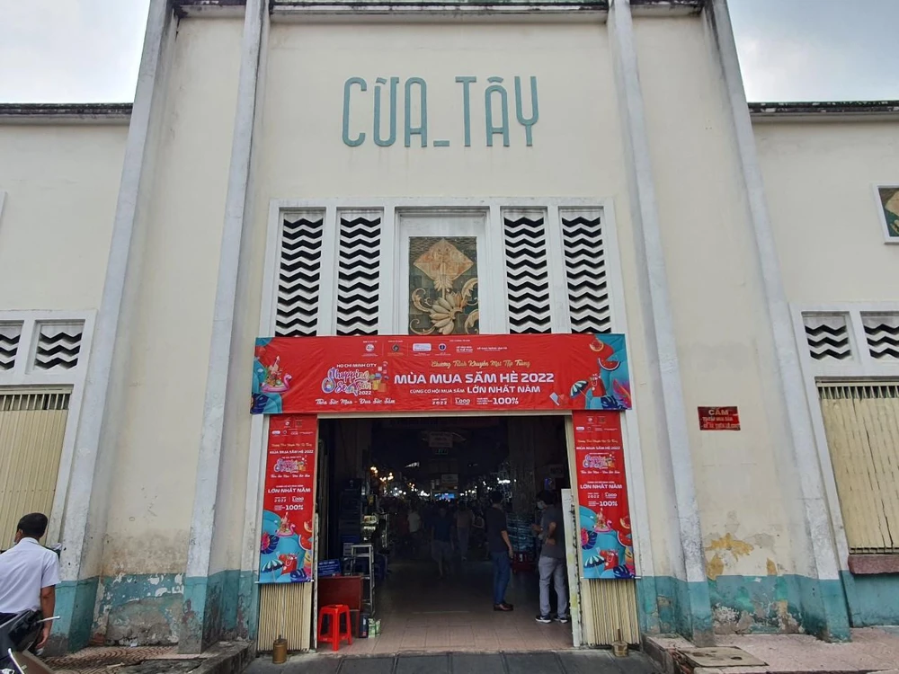 Ban quản lý treo băng rôn quảng bá chương trình