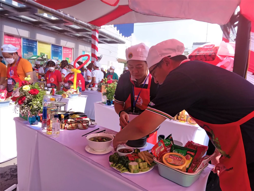 Gia đình báo chí tham gia ngày hội nấu ăn