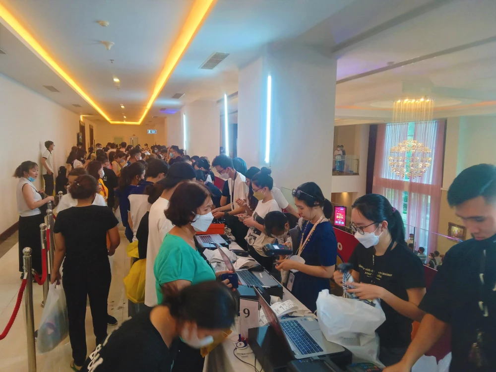 25 quầy tính tiền hoạt động hết công suất