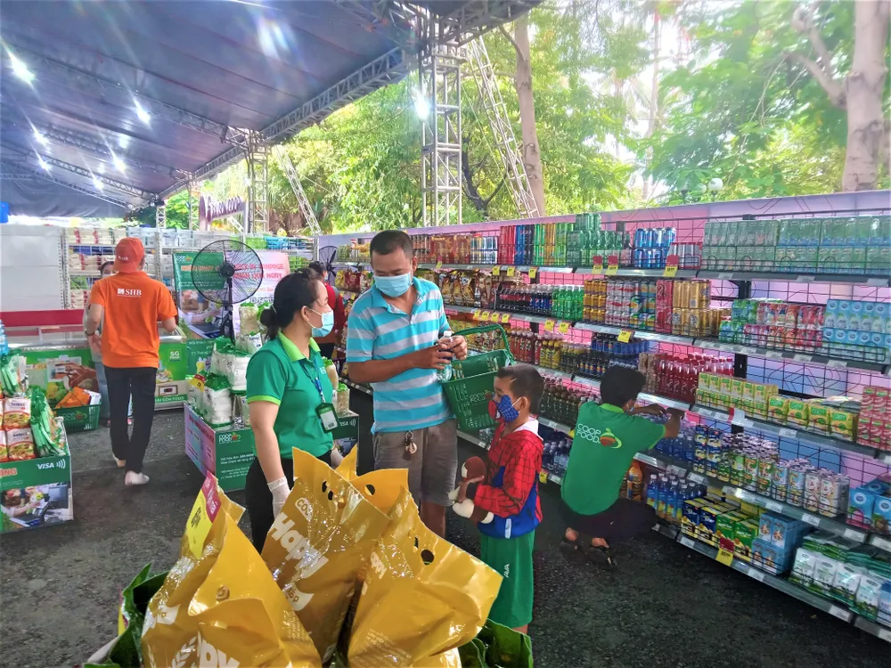 500 các mặt hàng nhu yếu phẩm giảm giá đến 50% tại phiên chợ không tiền mặt 500 các mặt hàng nhu yếu phẩm giảm giá đến 50% tại phiên chợ không tiền mặt