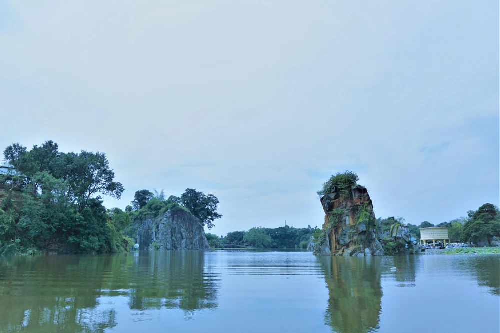 Khu du lịch Bửu Long-Vịnh hạ long thu nhỏ ở Đồng Nai. ẢNH: TÚ UYÊN