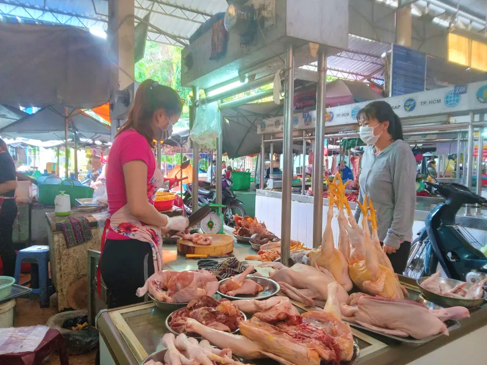 Giá cả sinh hoạt ở TP.HCM đắt đỏ thứ ba trên cả nước.