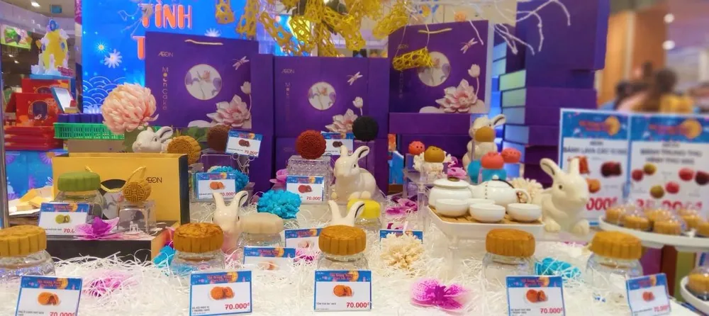 Siêu thị trưng bày các loại bánh trung thu.