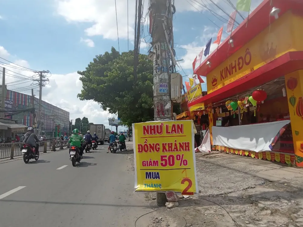 Những ngày gần đây người tiêu dùng dễ bắt gặp các điểm bán bánh trung thu trưng bảng khuyến mãi Những ngày gần đây người tiêu dùng dễ bắt gặp các điểm bán bánh trung thu trưng bảng khuyến mãi