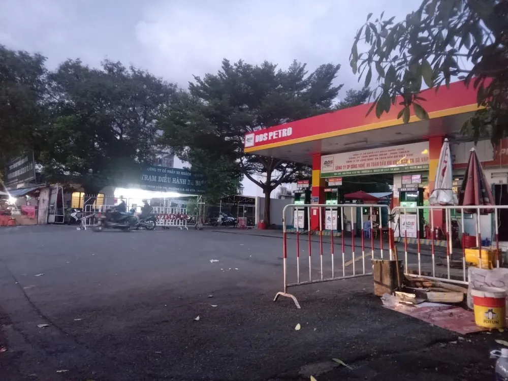 Khách hàng vào nhưng không mua được xăng chiều ngày 5-9.