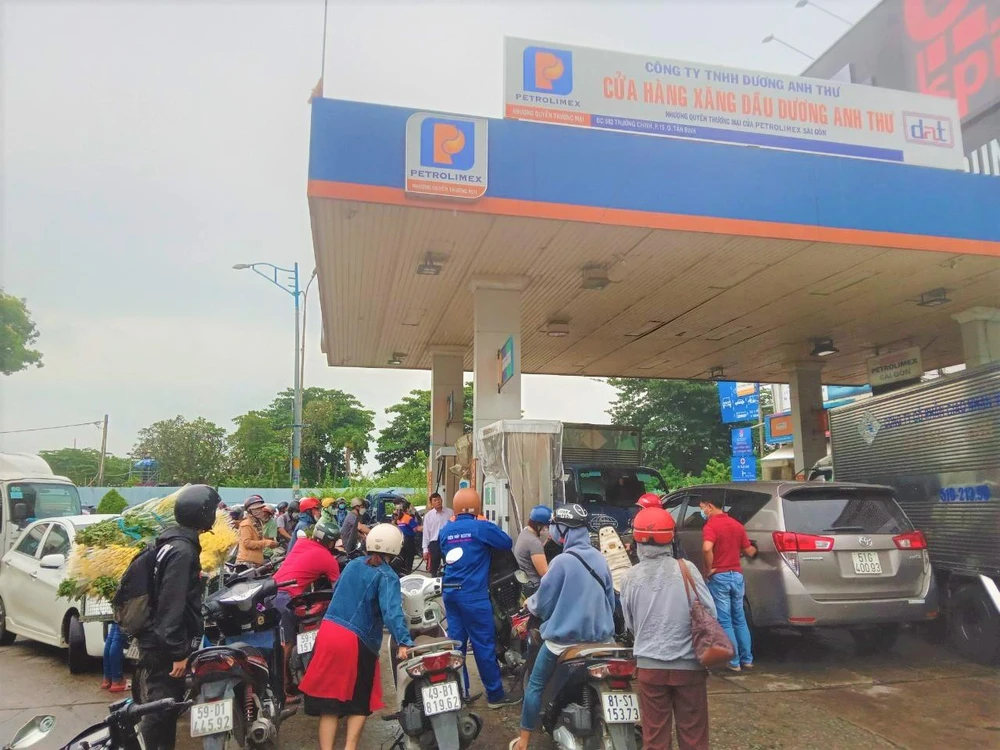 Lượng khách tăng gấp 10 lần so với ngày thường nhưng đầu mối bán theo tiến độ