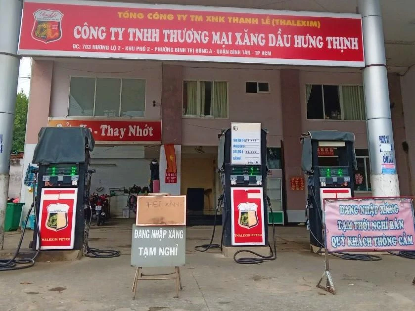 Cửa hàng xăng dầu phường Bình Trị Đông A, quận Bình Tân, TP.HCM hết xăng trong ngày 11-10.