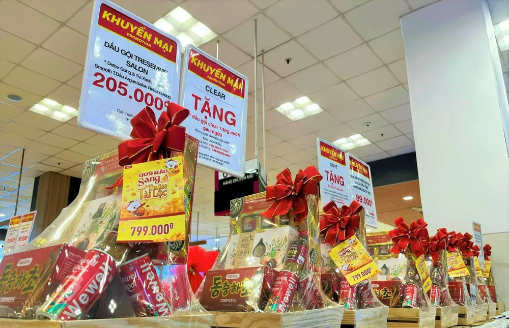 Siêuthị chuẩn bị giỏ quà gồm nhiều sản phẩm chăm sóc sức khỏe