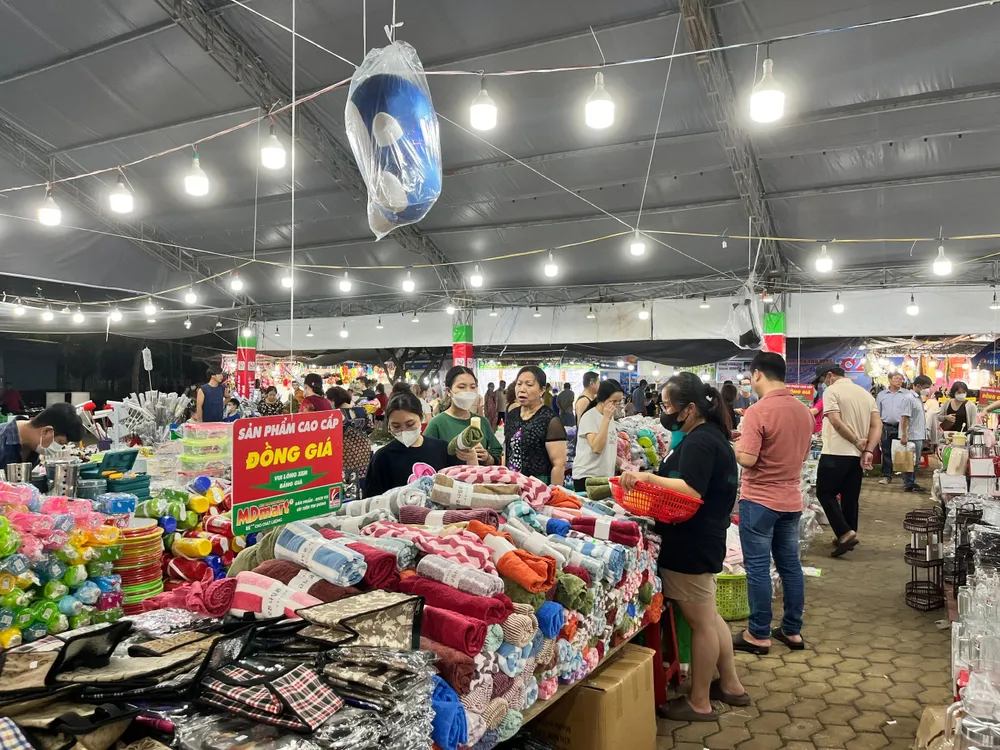 Gian hàng sản phẩm đồng giá cao cấp hơn