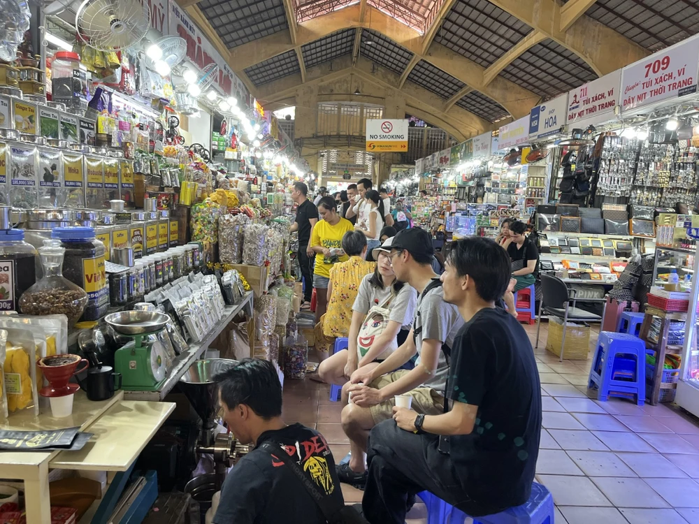 Khu vực bán cà phề đông khách