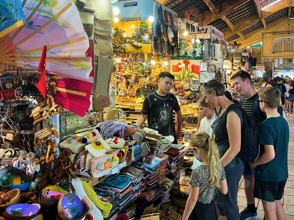 Đồ lưu niệm thủ công mỹ nghệ được du khách quan tâm