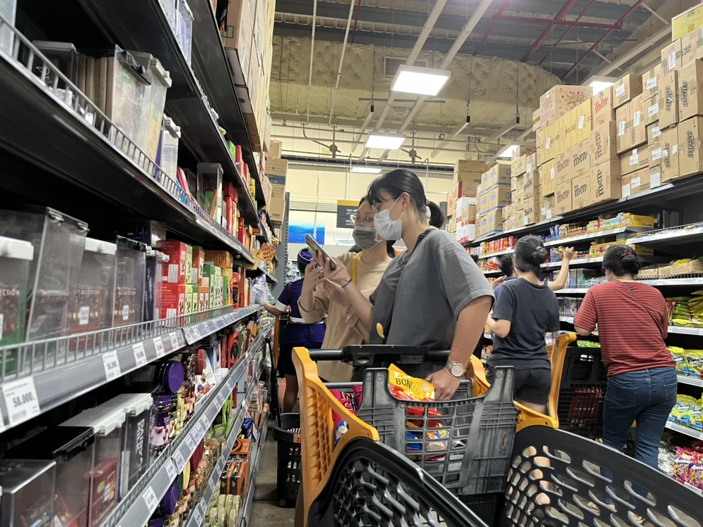 Bánh kẹo, sô cô la một trong những mặt hàng được ưa chuộng trong dịp Tết