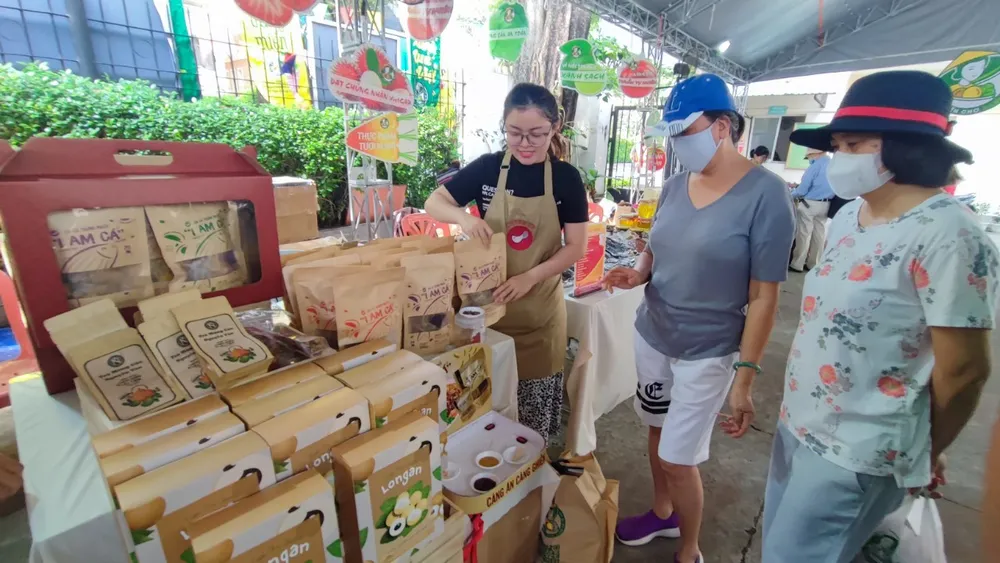 Đơn hàng nhãn sấy dẻo và xoài keo sấy dẻo mới đưa ra thị trường đã &quot;cháy hàng&quot;