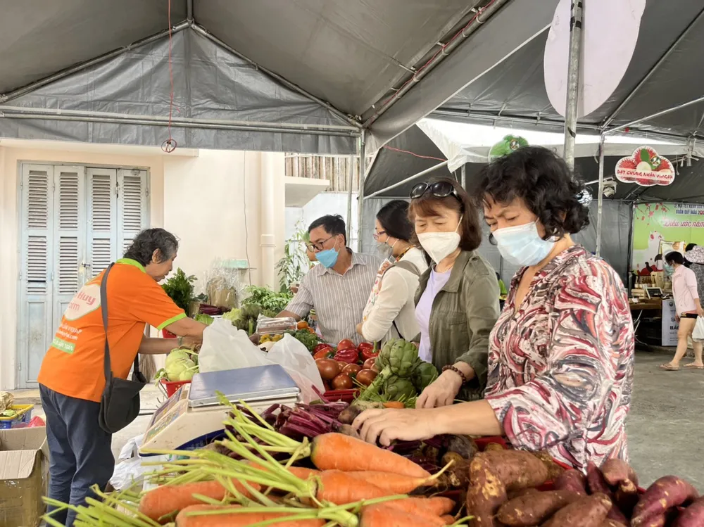 Rau củ quả là một trong những gian hàng hiếm khi nào vắng khách