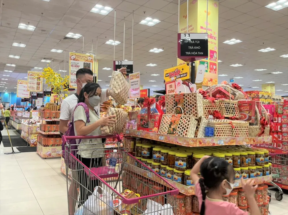 Bên cạnh những giỏ quà cao cấp quà tết bình dân được khách hàng chọn lựa