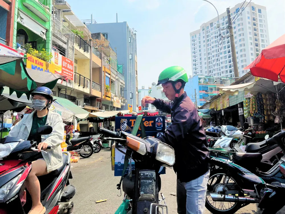 Với mức tăng thuế để giá tăng 5% sẽ làm giảm 10% lượng tiêu thụ bia rượu. ẢNH: TÚ UYÊN