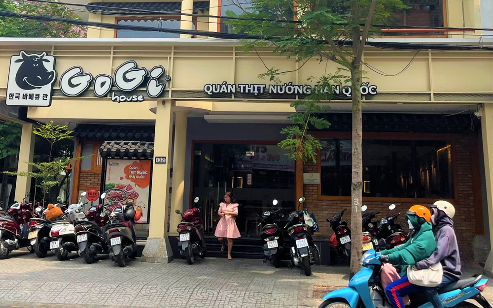 Nhà hàng thịt nướng Hàn Quốc GoGi House tại quận Tân Bình, TP.HCM. ẢNH: TÚ UYÊN Nhà hàng thịt nướng Hàn Quốc GoGi House tại quận Tân Bình, TP.HCM. ẢNH: TÚ UYÊN