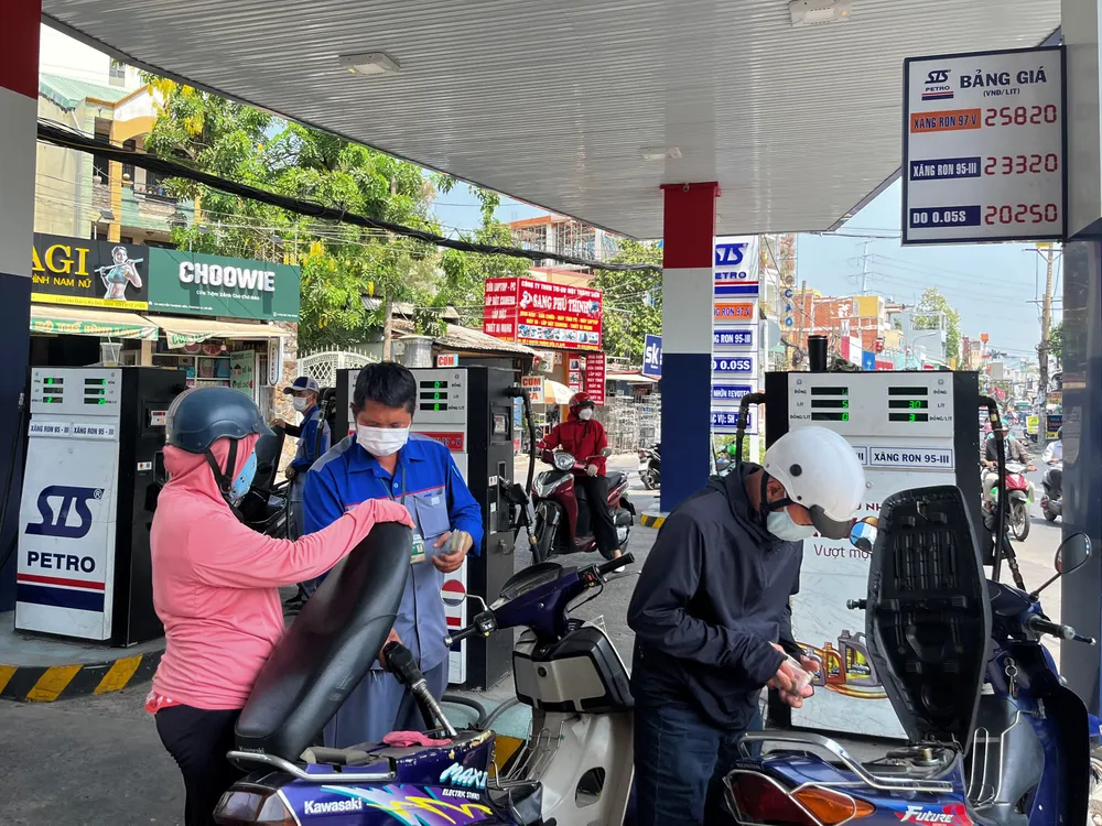 Hai tháng đầu năm 2023,Việt Nam chi 1,7 tỉ USD nhập khẩu xăng dầu. Ảnh minh họa:TÚ UYÊN