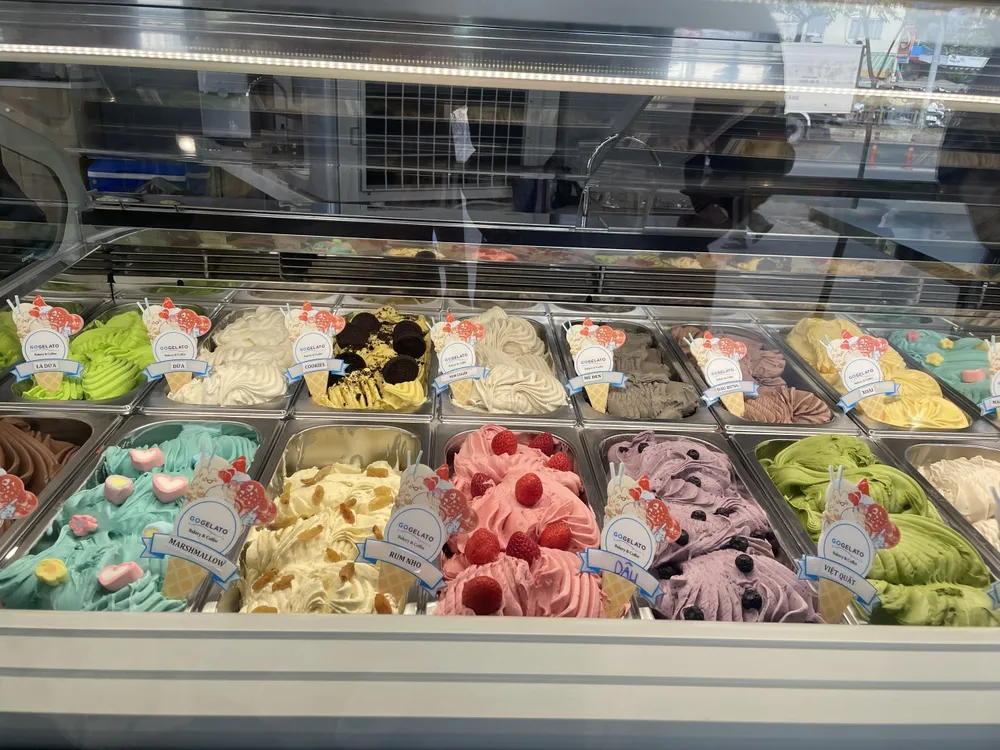 Nông sản Việt Nam như dừa, khoai môn...được nghiên cứu đưa vào món kem Ý. Nông sản Việt Nam như dừa, khoai môn...được nghiên cứu đưa vào món kem Ý.