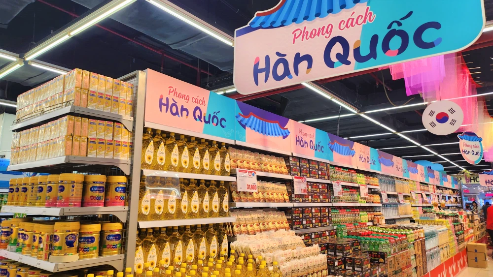 Siêu thị Lotte Mart đang khuyến mãi hàng ngàn sản phẩm nhập khẩu từ Hàn Quốc