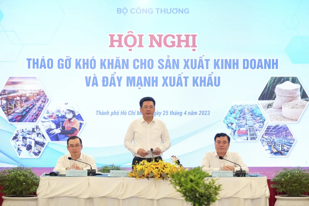 Bộ trưởng Bộ Công Thương Nguyễn Hồng Diên phát biểu tại hội nghị. ẢNH: T.HÀ Bộ trưởng Bộ Công Thương Nguyễn Hồng Diên phát biểu tại hội nghị. ẢNH: T.HÀ