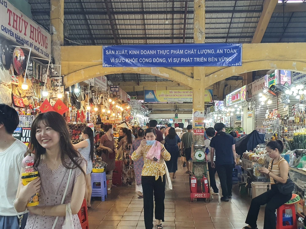 Do thời tiết nắng nóng nên sau 16 giờ lượng khách đến đông hơn so với các khung giờ khác