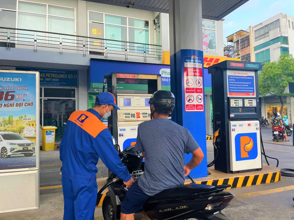 Bốn tháng đầu năm doanh nghiệp xăng dầu của TP.HCM thu về hơn 23.000 tỉ đồng