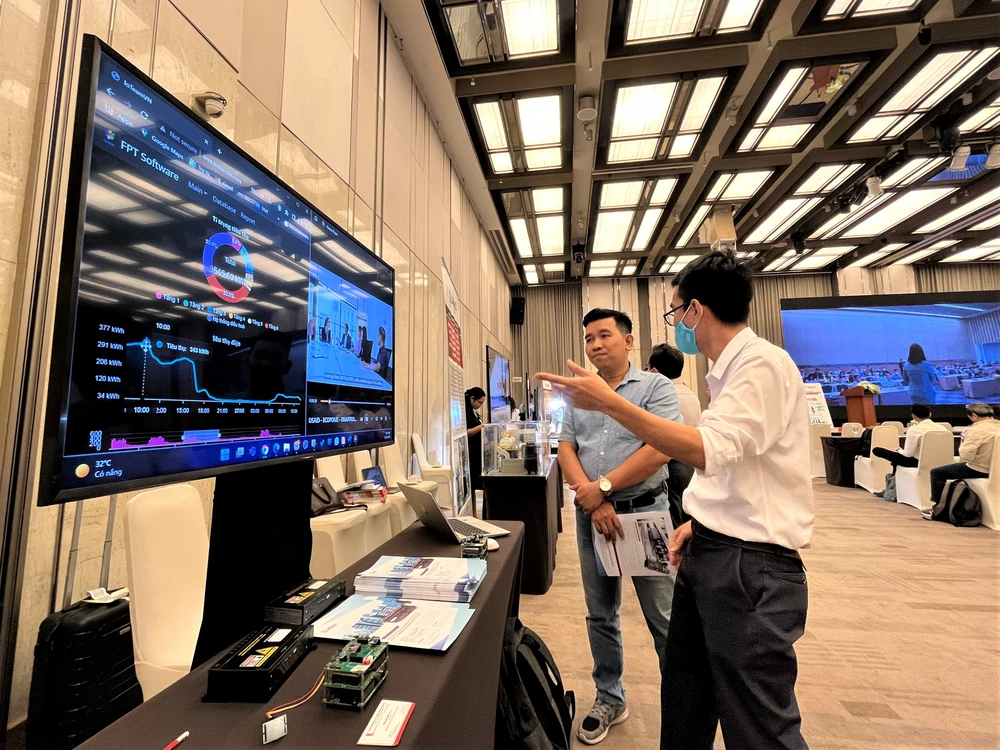 Đồng hồ điện sinh thái trong lĩnh vực thương mại và công nghiệp cho phép tìm hiểu hành vi tiêu thụ năng lượng.