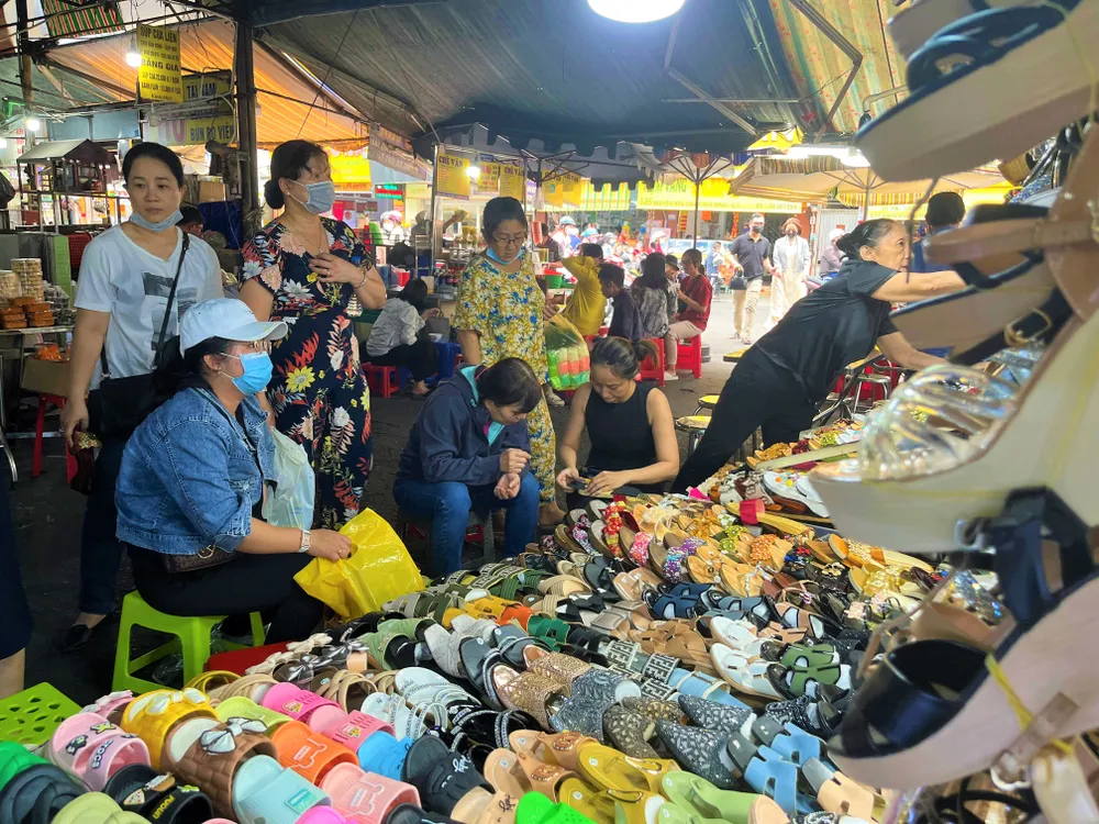 DN ngành da giày lao đao, đơn hàng xuất khẩu giảm 60-70%. Ảnh: TÚ UYÊN DN ngành da giày lao đao, đơn hàng xuất khẩu giảm 60-70%. Ảnh: TÚ UYÊN