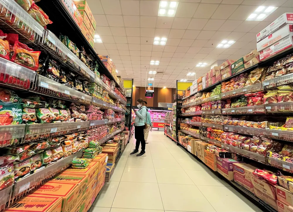 Mì ăn liền xuất khẩu sang EU không bắt buộc phải có giấy kiểm định an toàn thực phẩm do cơ quan Việt Nam cấp. Ảnh: TÚ UYÊN Mì ăn liền xuất khẩu sang EU không bắt buộc phải có giấy kiểm định an toàn thực phẩm do cơ quan Việt Nam cấp. Ảnh: TÚ UYÊN