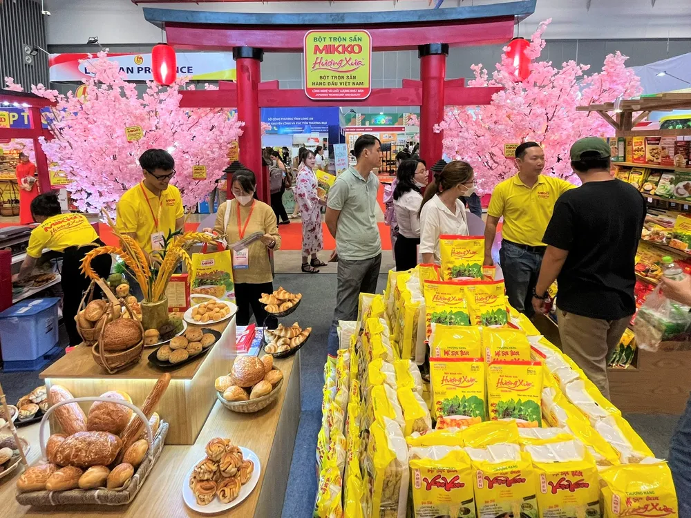 Mang cà phê mộng dừa, phở nhân sâm... đến hội chợ ở TP.HCM ảnh 11