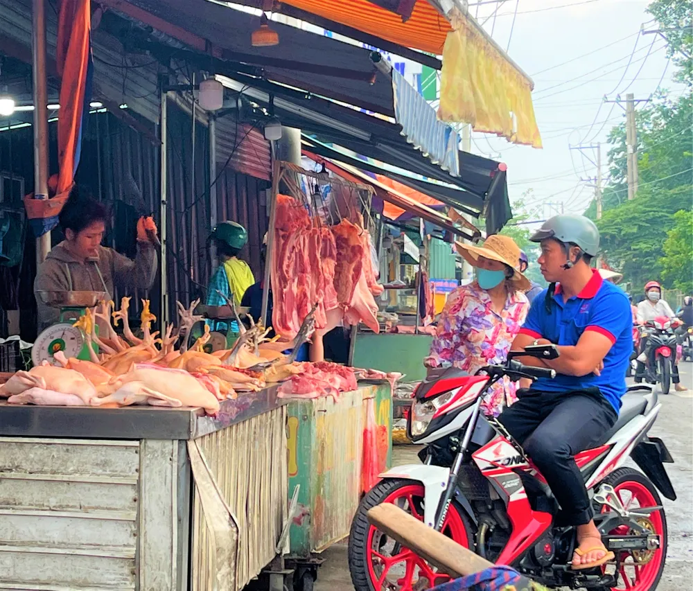 Theo Cục Thống kê TP.HCM, trong tháng 6 chỉ số giá tiêu dùng với mặt hàng thịt heo, thịt gia cầm tăng. Ảnh: TÚ UYÊN Theo Cục Thống kê TP.HCM, trong tháng 6 chỉ số giá tiêu dùng với mặt hàng thịt heo, thịt gia cầm tăng. Ảnh: TÚ UYÊN