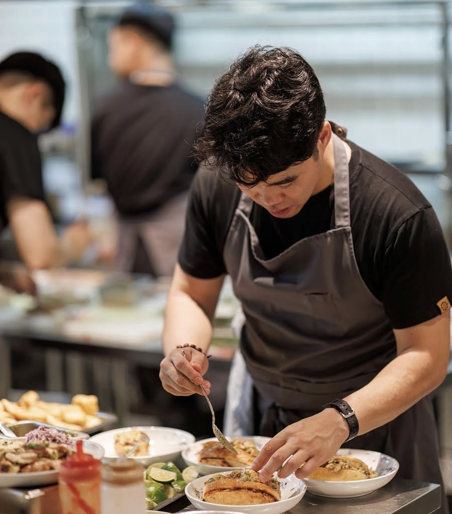 Thực khách sẽ trải nghiệm các món ăn độc đáo từ sự kết hợp của các đầu bếp đến từ Singapore và Việt Nam. Ảnh: T.NHI